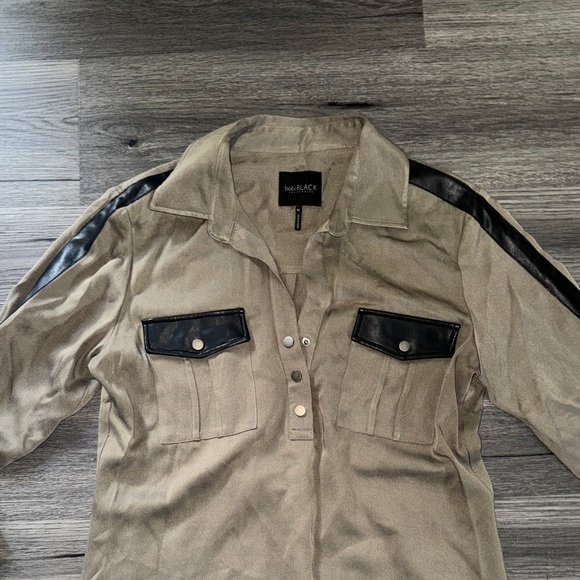 Stylish Tan Button Down Shirt with Black Accents - Picture 3 of 4